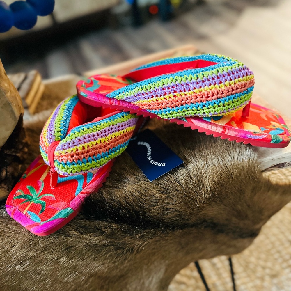 NWT Farm Rio Toucans Crochet Puffy Flip Flop